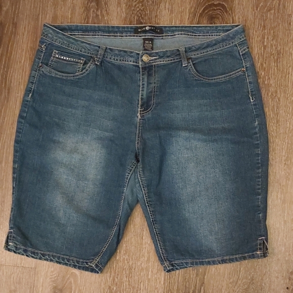 Blue Identity Denim Jean Shorts Bermuda Size 16 Jort Medium Wash Summer Mid Rise - Picture 9 of 9
